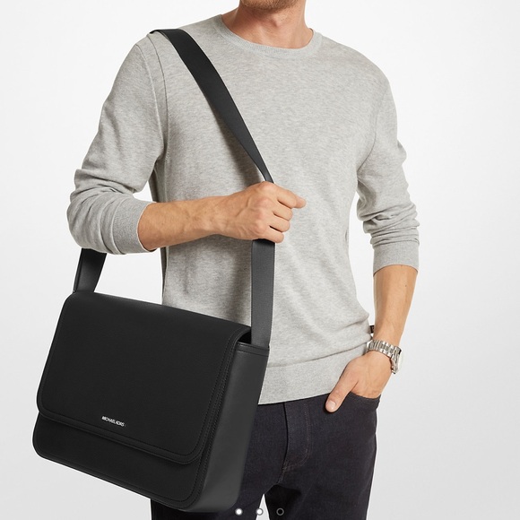 MICHAEL KORS
Cooper Messenger Laptop Bag
Black
 NWT - Picture 2 of 16